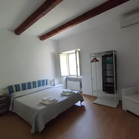 Casa Rasi בית הארחה